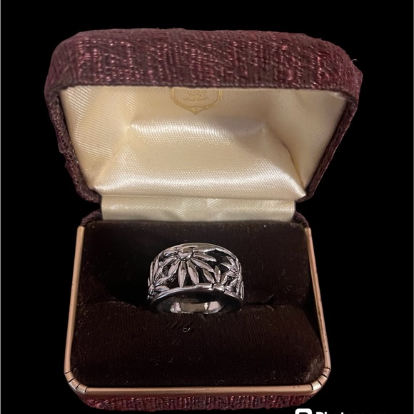 🔥2/$24 or 3/$30🔥 Vintage Bohemian Daisy decorated Ring. Size 7 - Picture 6 of 11